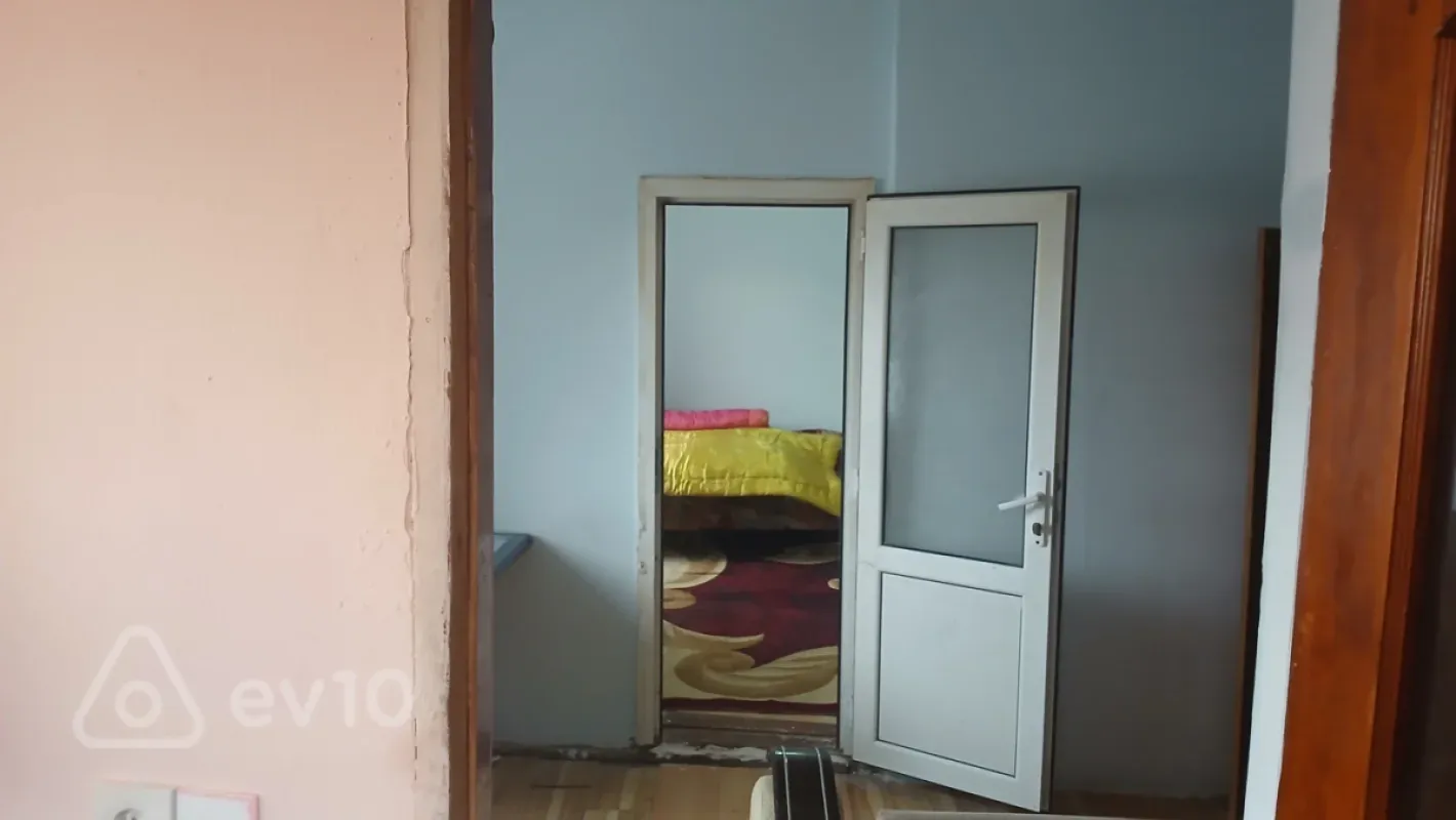 Kirayə verilir 2 otaqlı köhnə tikili 40 m²