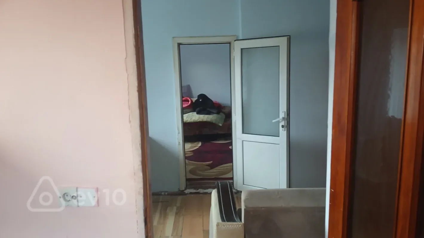 Kirayə verilir 2 otaqlı köhnə tikili 40 m²