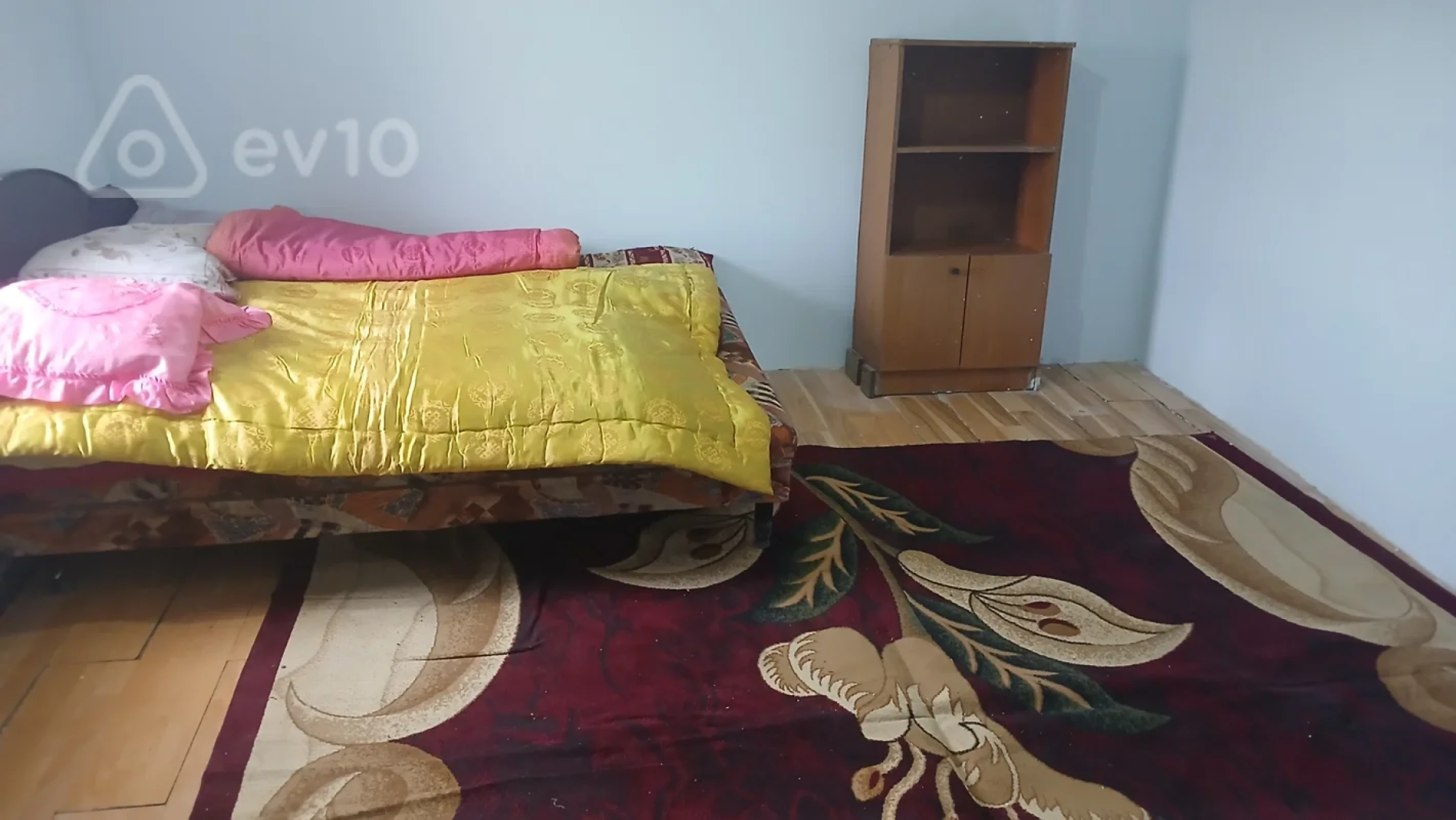 Kirayə verilir 2 otaqlı köhnə tikili 40 m²