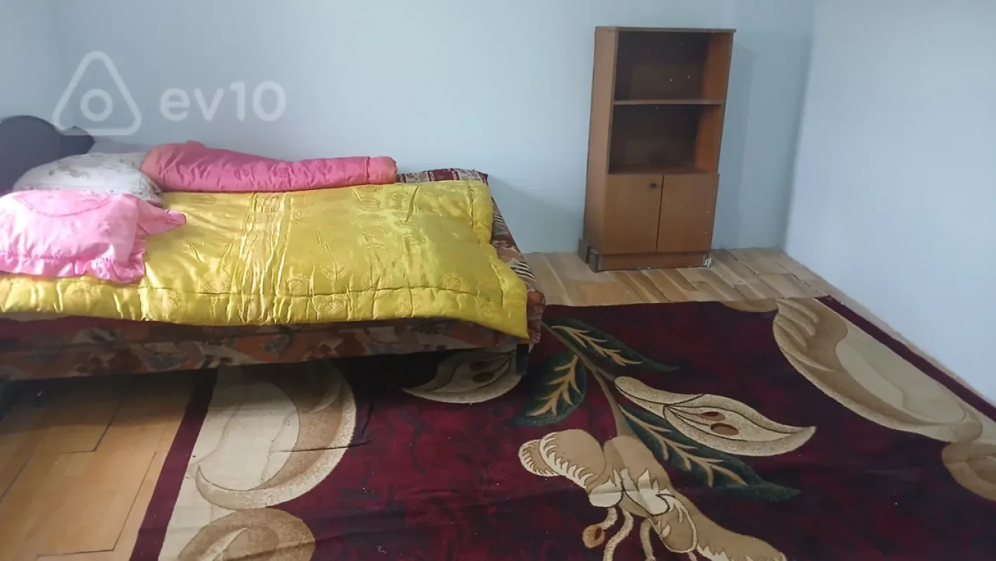 Kirayə verilir 2 otaqlı köhnə tikili 40 m²