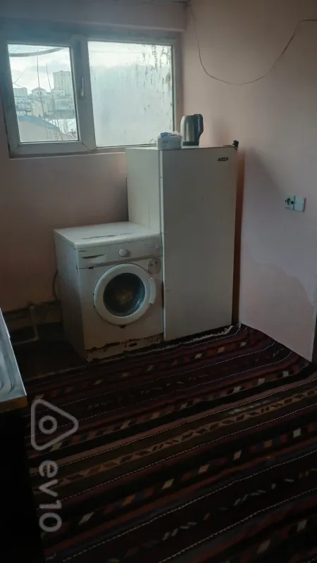 Kirayə verilir 2 otaqlı köhnə tikili 40 m²