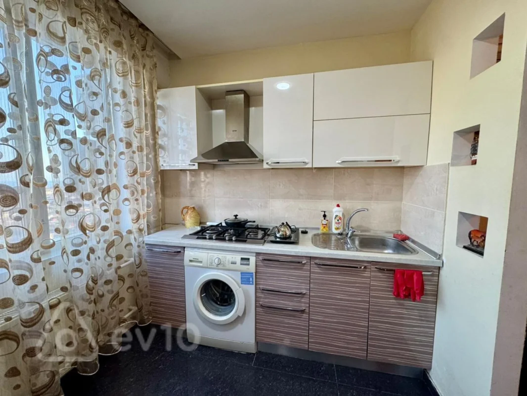 Kirayə verilir 2 otaqlı yeni tikili 75 m²