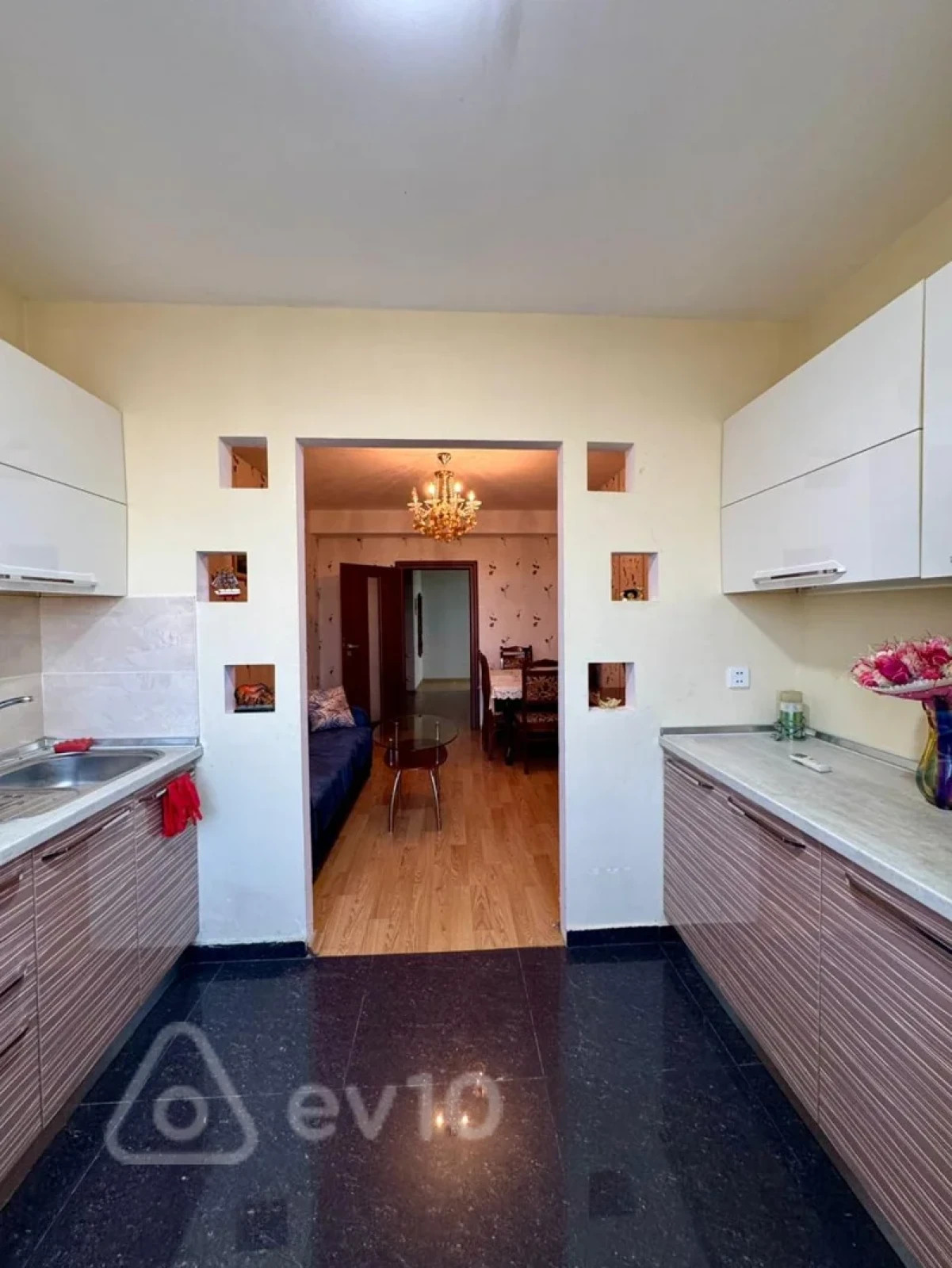 Kirayə verilir 2 otaqlı yeni tikili 75 m²