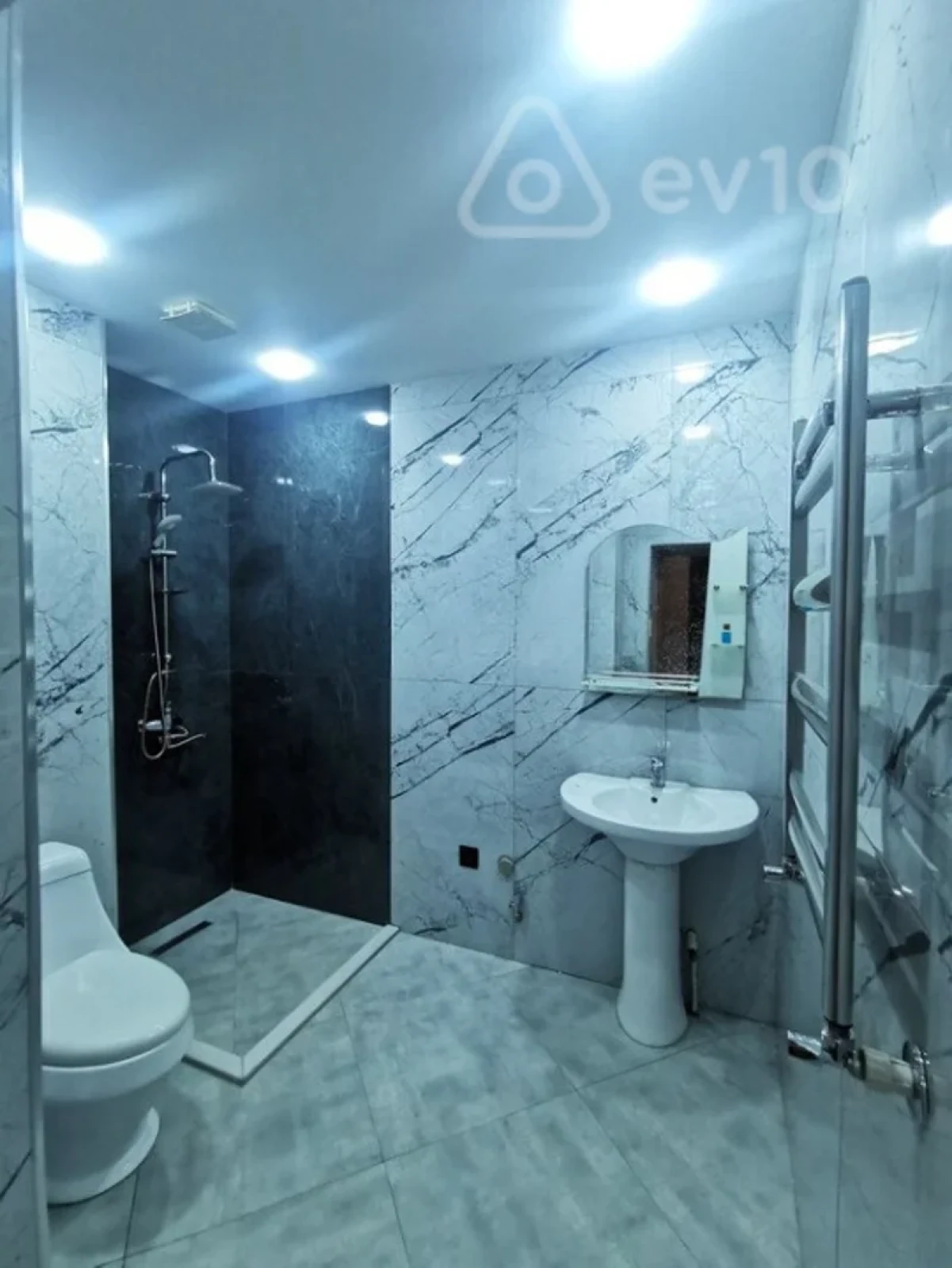 Kirayə verilir 3 otaqlı yeni tikili 75 m²