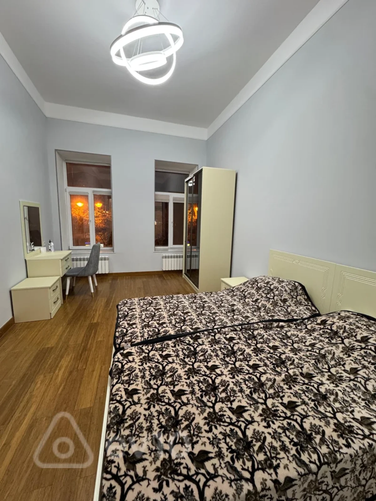 Kirayə verilir 2 otaqlı köhnə tikili 90 m²