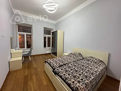 Kirayə verilir 2 otaqlı köhnə tikili 90 m²