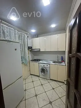 Kirayə verilir 2 otaqlı köhnə tikili 50 m²