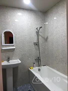 Kirayə verilir 2 otaqlı köhnə tikili 60 m²
