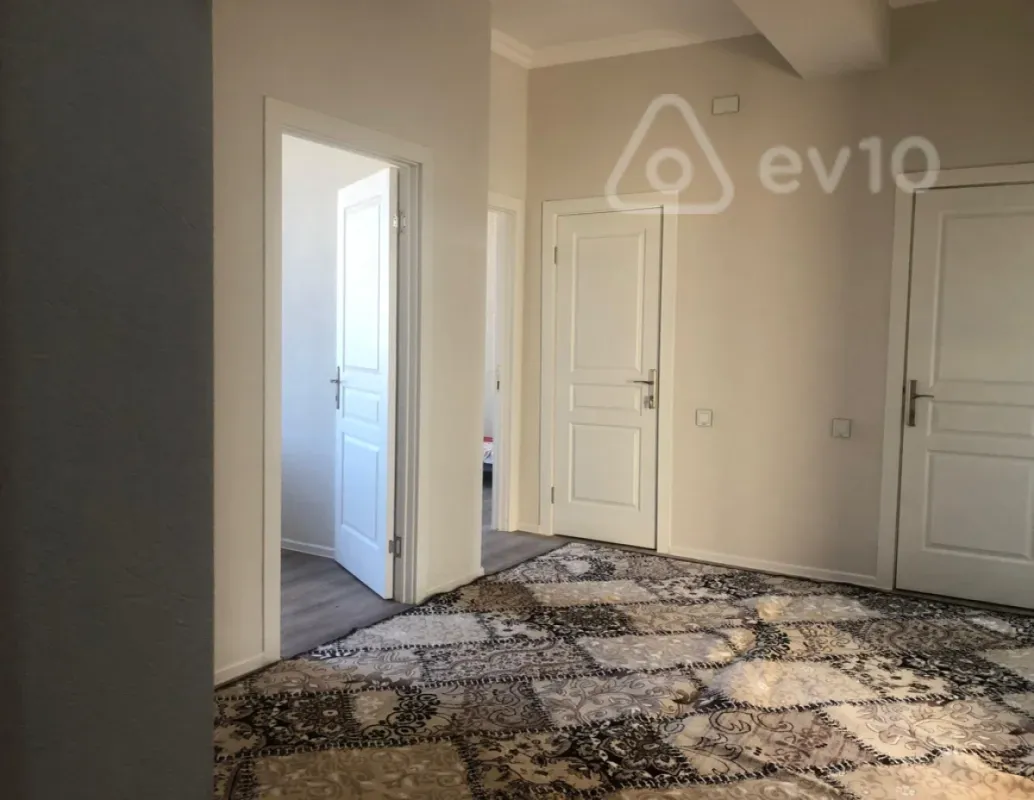 Kirayə verilir 2 otaqlı köhnə tikili 60 m²