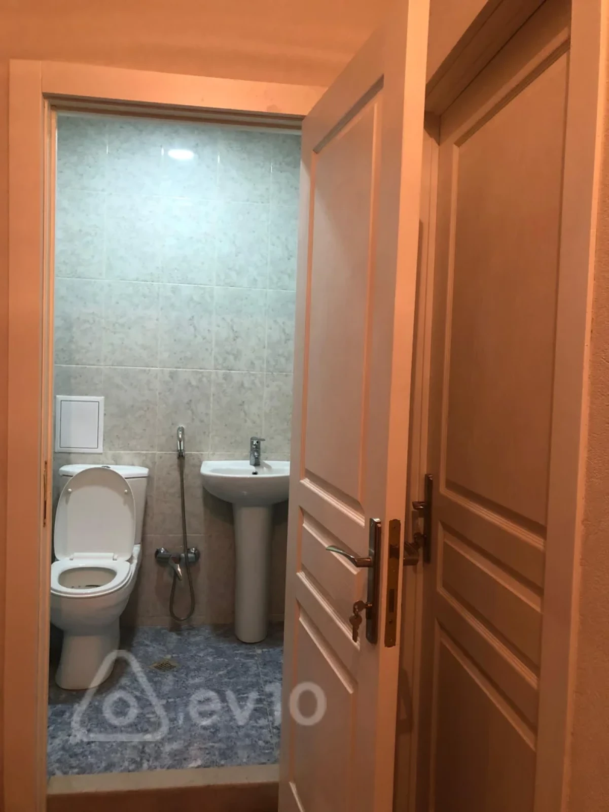Kirayə verilir 2 otaqlı köhnə tikili 60 m²