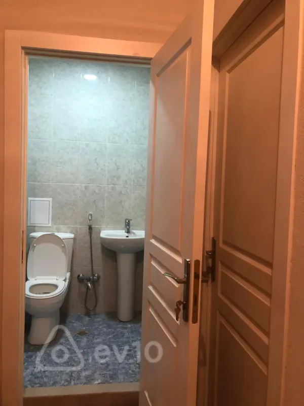 Kirayə verilir 2 otaqlı köhnə tikili 60 m²