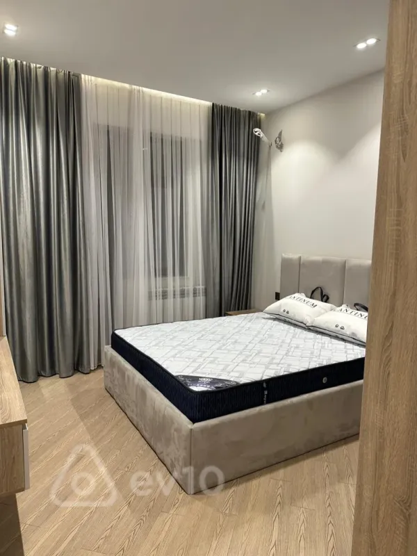 Kirayə verilir 2 otaqlı yeni tikili 75 m²