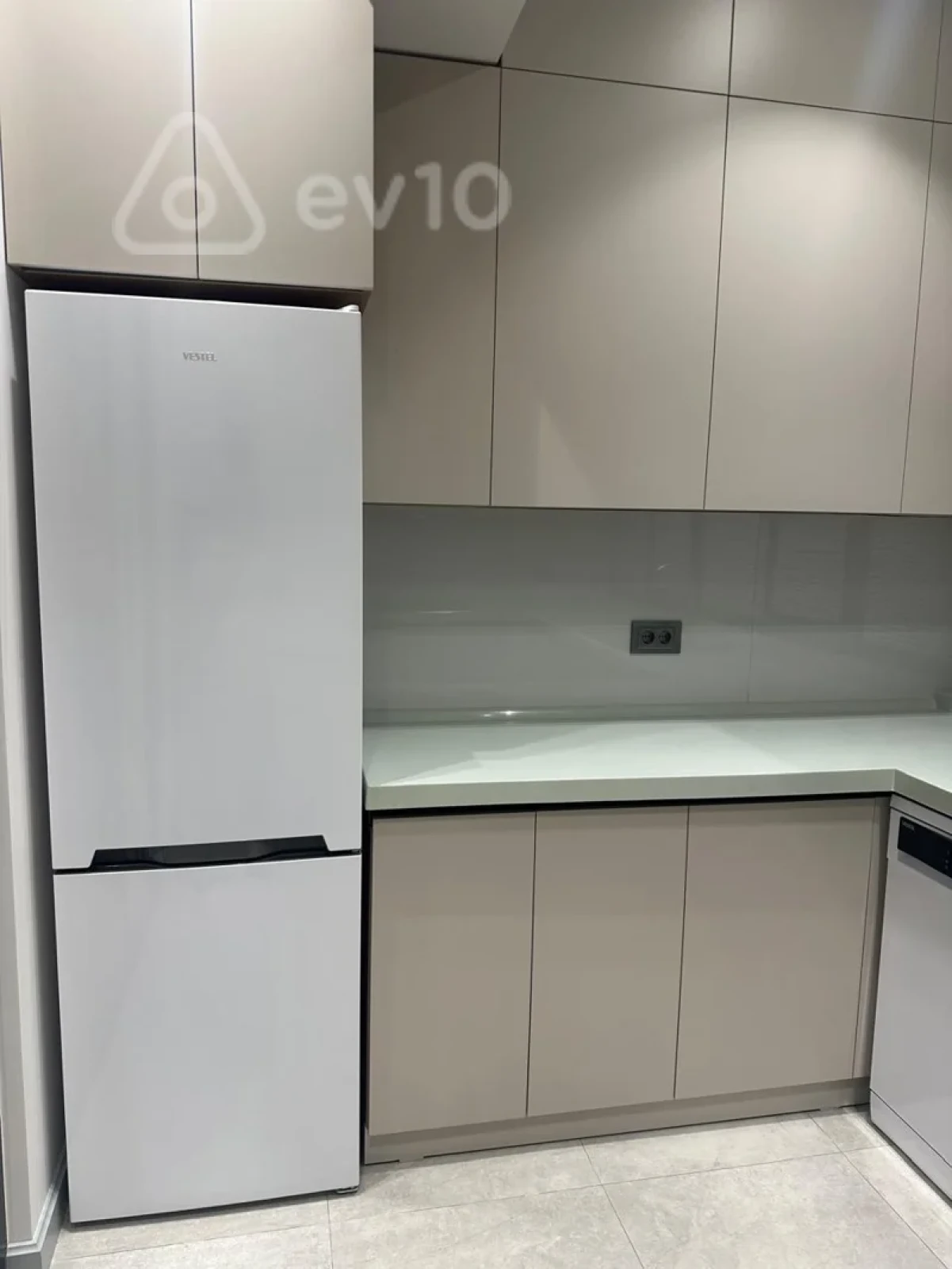 Kirayə verilir 2 otaqlı yeni tikili 75 m²