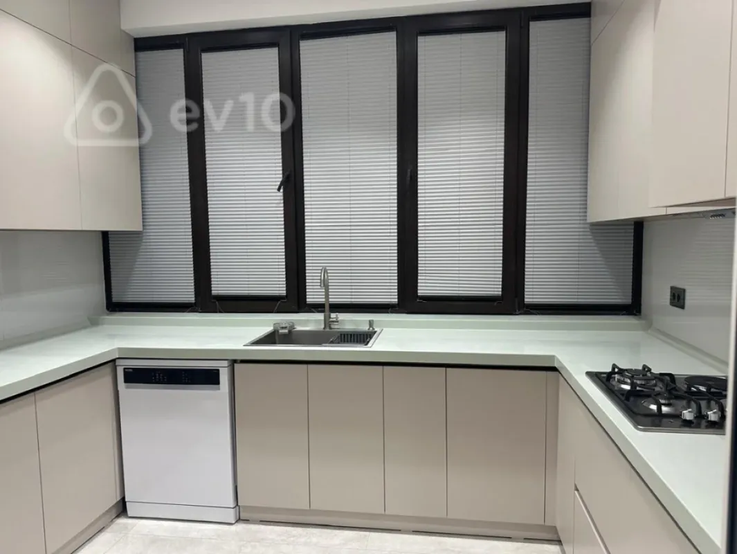Kirayə verilir 2 otaqlı yeni tikili 75 m²