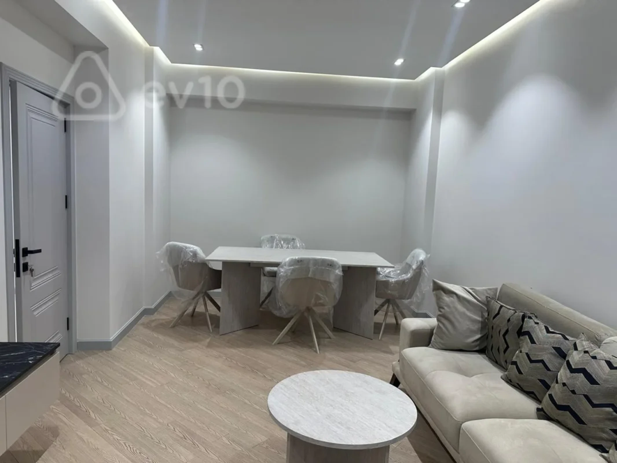 Kirayə verilir 2 otaqlı yeni tikili 75 m²