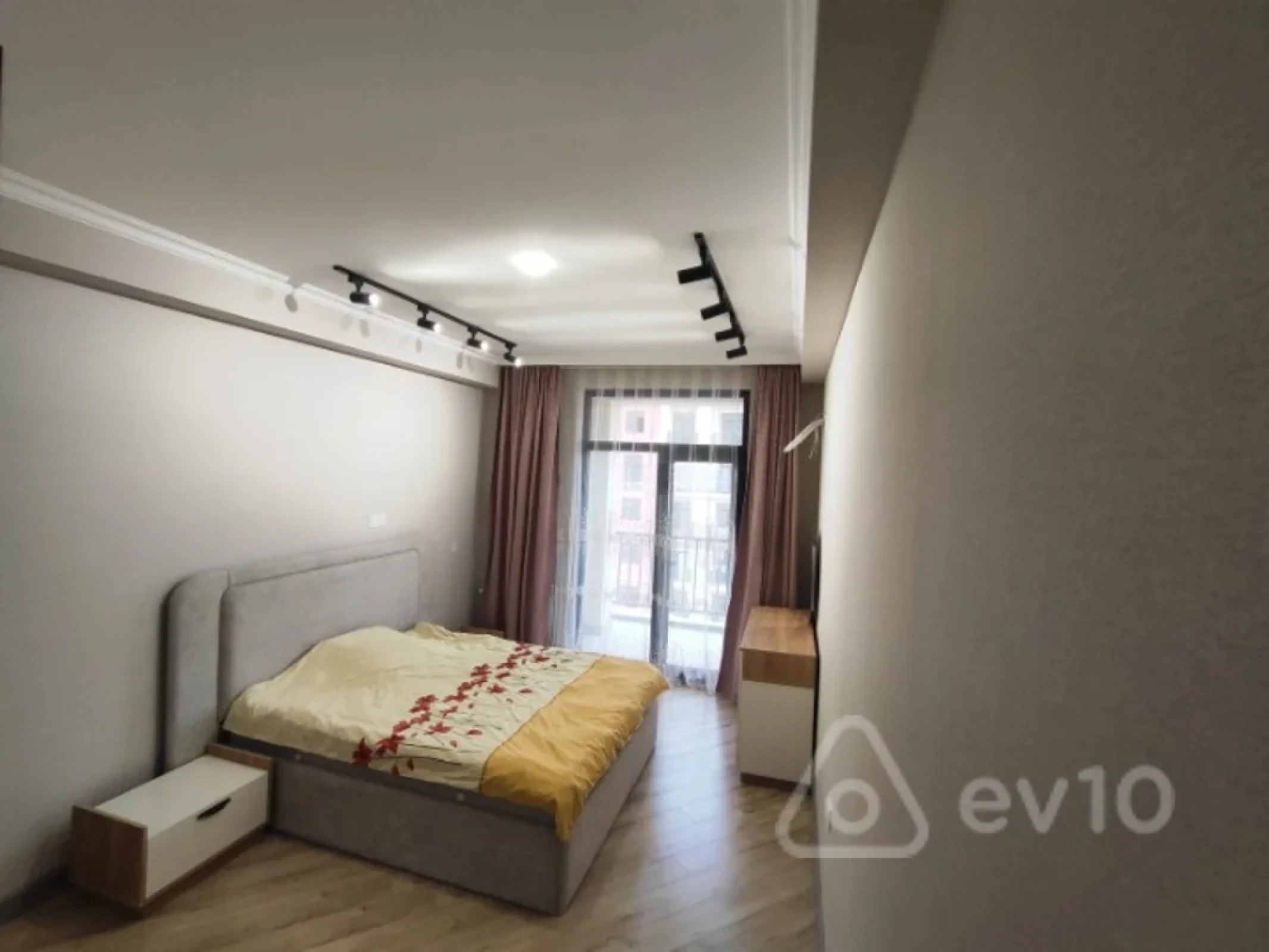 Kirayə verilir 2 otaqlı yeni tikili 67 m²