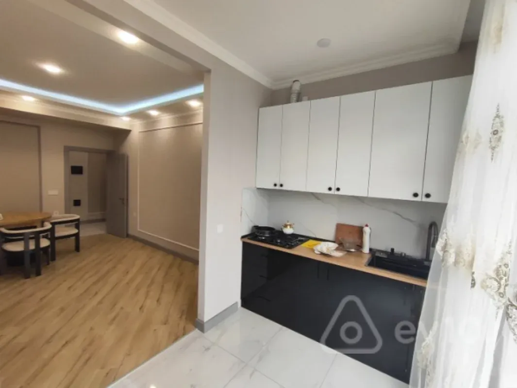 Kirayə verilir 2 otaqlı yeni tikili 67 m²