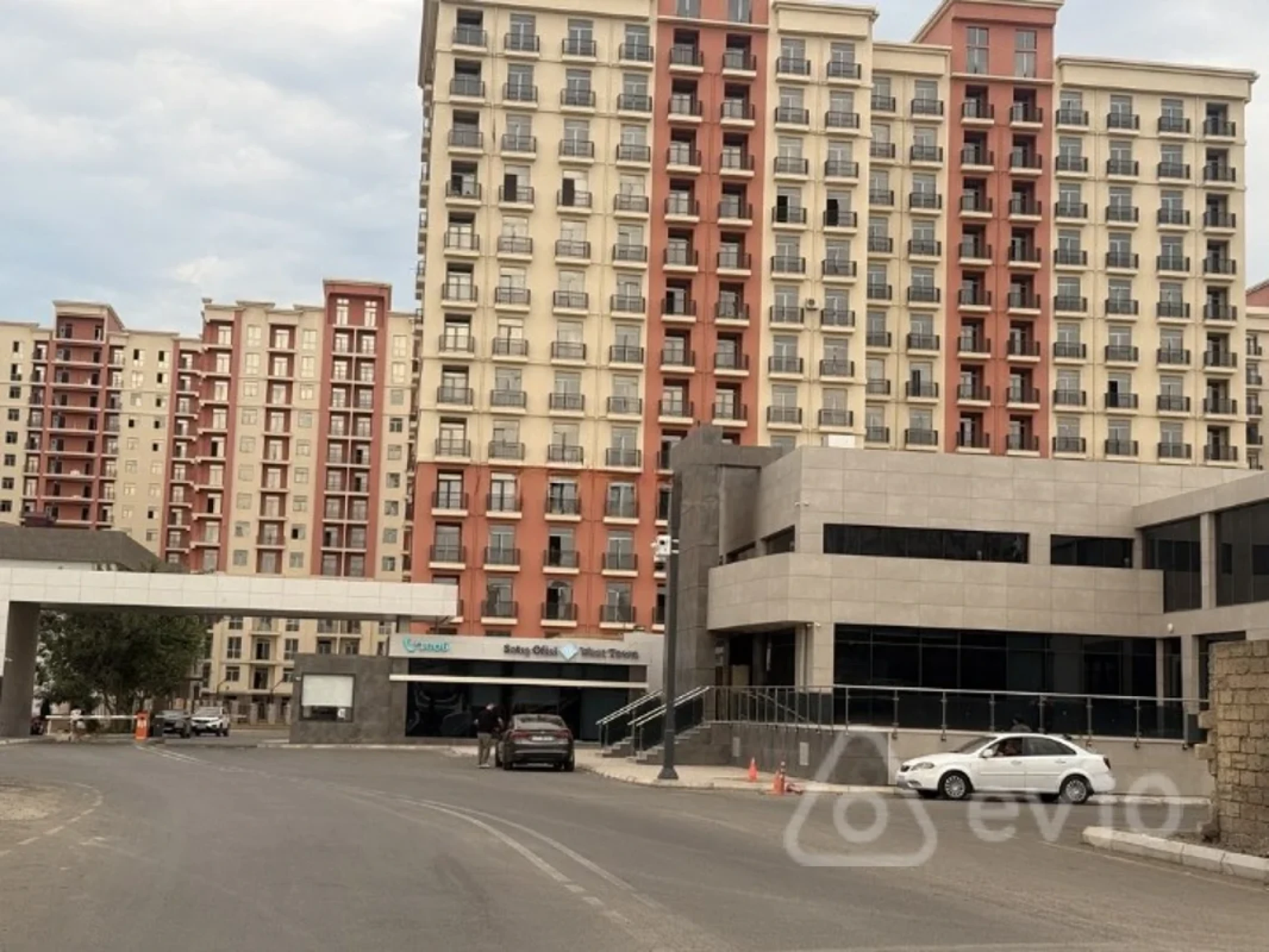 Kirayə verilir 2 otaqlı yeni tikili 67 m²