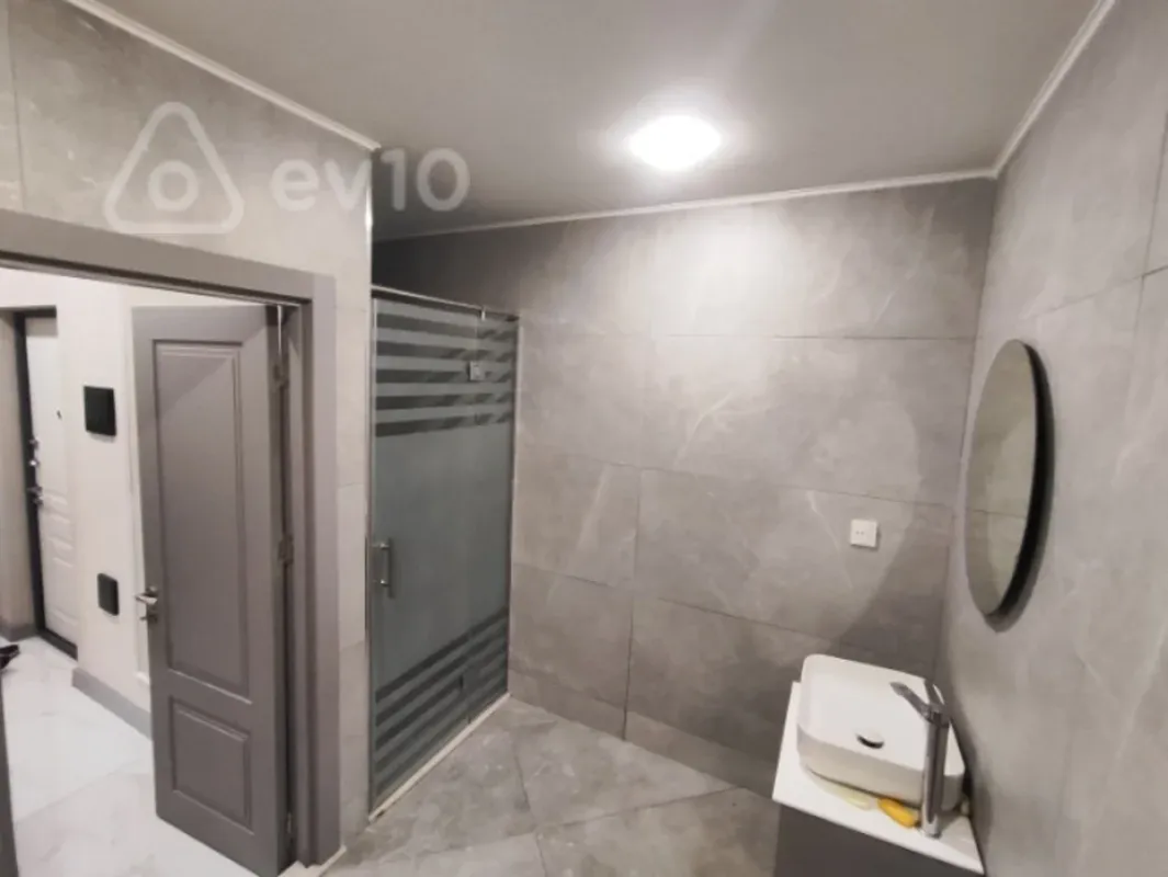 Kirayə verilir 2 otaqlı yeni tikili 67 m²