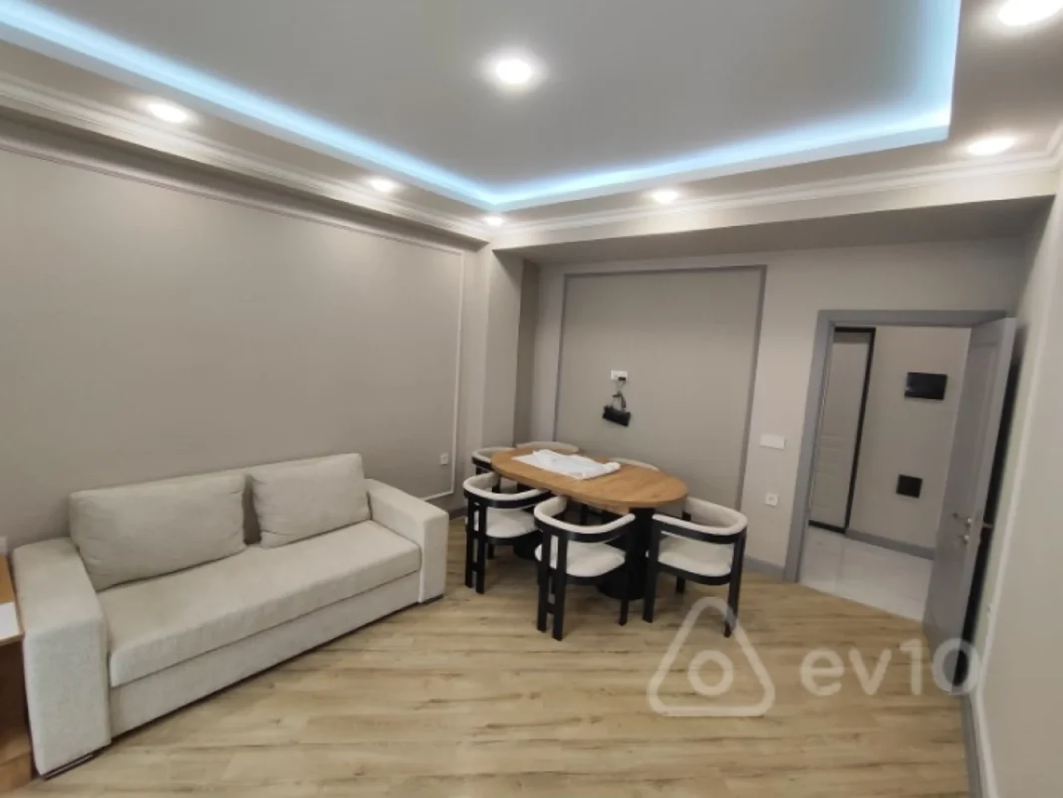 Kirayə verilir 2 otaqlı yeni tikili 67 m²