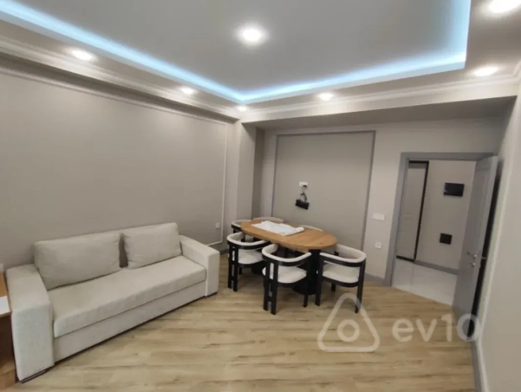 Kirayə verilir 2 otaqlı yeni tikili 67 m²