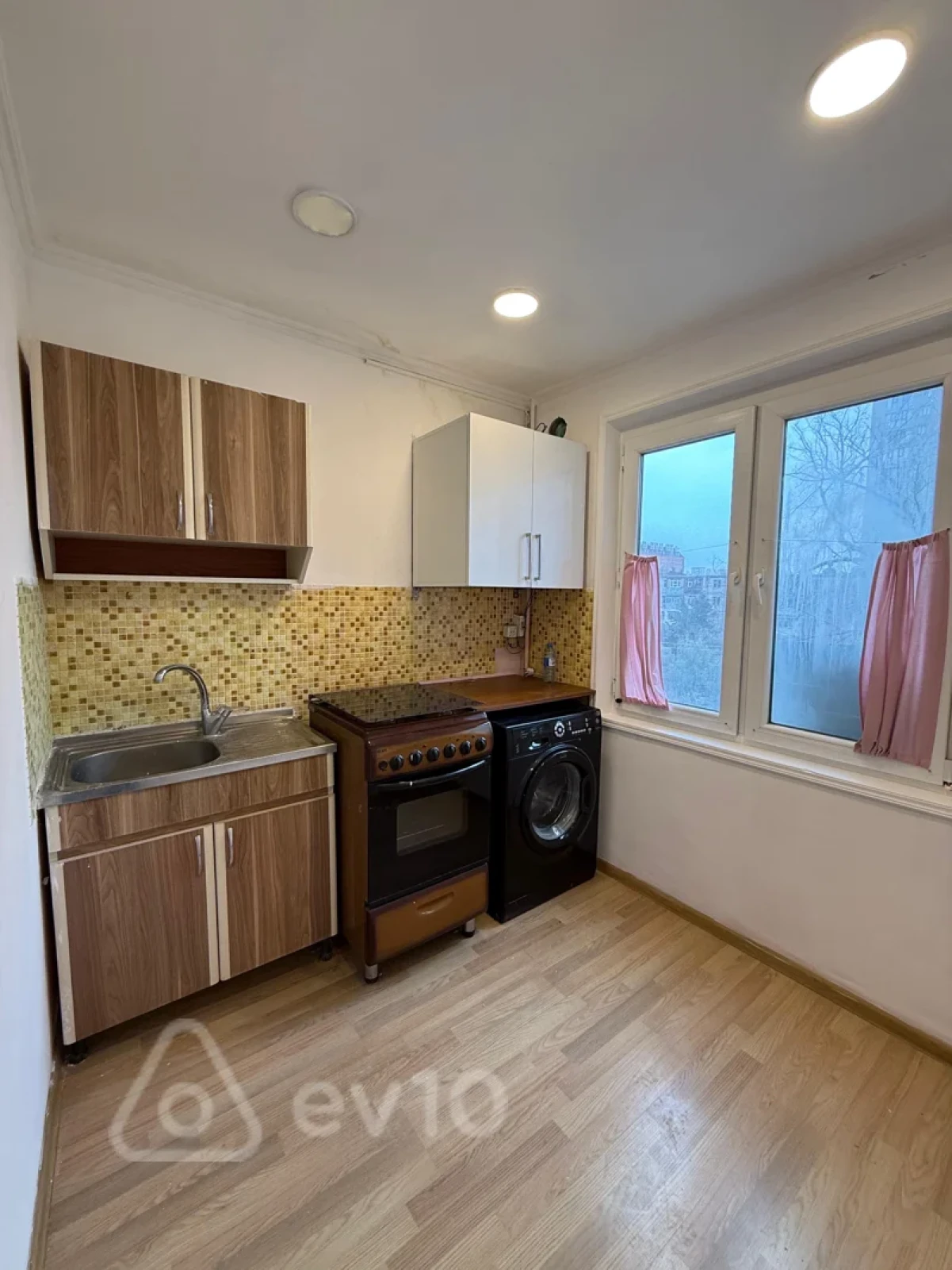 Kirayə verilir 2 otaqlı köhnə tikili 60 m²