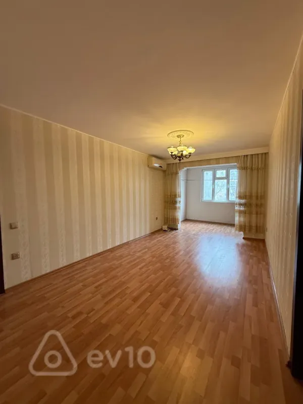 Kirayə verilir 2 otaqlı köhnə tikili 60 m²