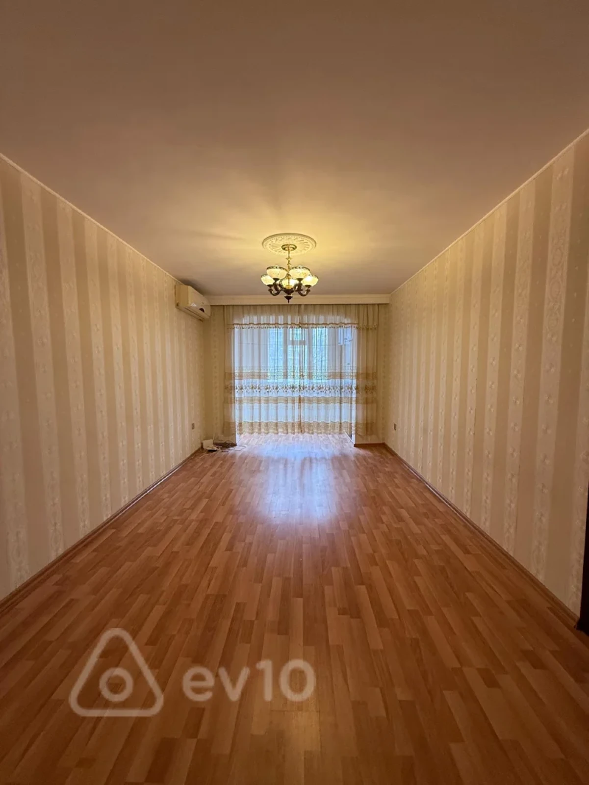 Kirayə verilir 2 otaqlı köhnə tikili 60 m²