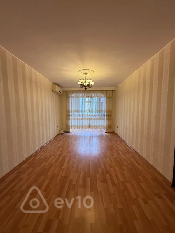 Kirayə verilir 2 otaqlı köhnə tikili 60 m²