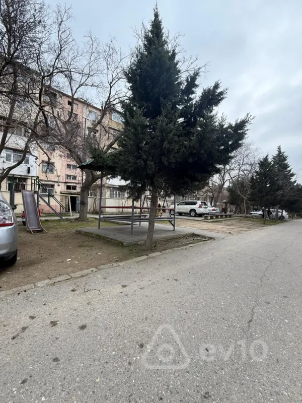 Kirayə verilir 2 otaqlı köhnə tikili 60 m²