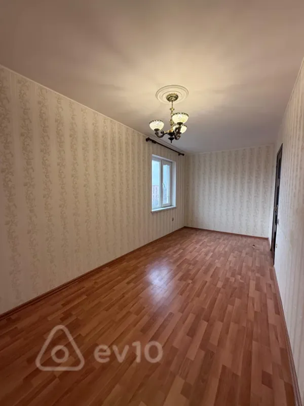 Kirayə verilir 2 otaqlı köhnə tikili 60 m²