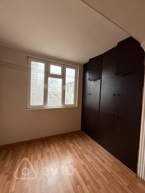 Kirayə verilir 2 otaqlı köhnə tikili 60 m²
