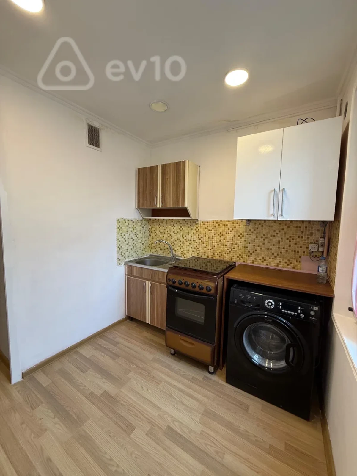 Kirayə verilir 2 otaqlı köhnə tikili 60 m²