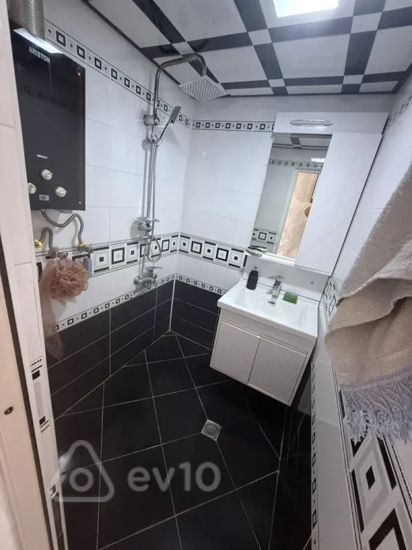 Kirayə verilir 3 otaqlı köhnə tikili 70 m²