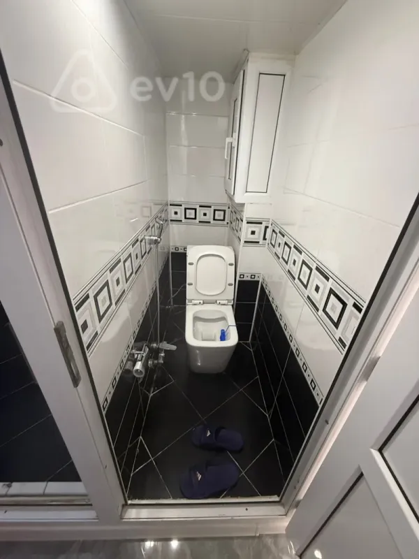 Kirayə verilir 3 otaqlı köhnə tikili 70 m²