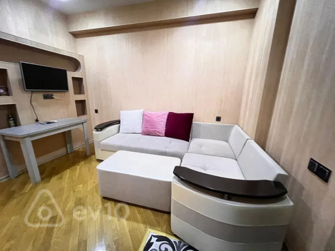 Kirayə verilir 2 otaqlı yeni tikili 60 m²