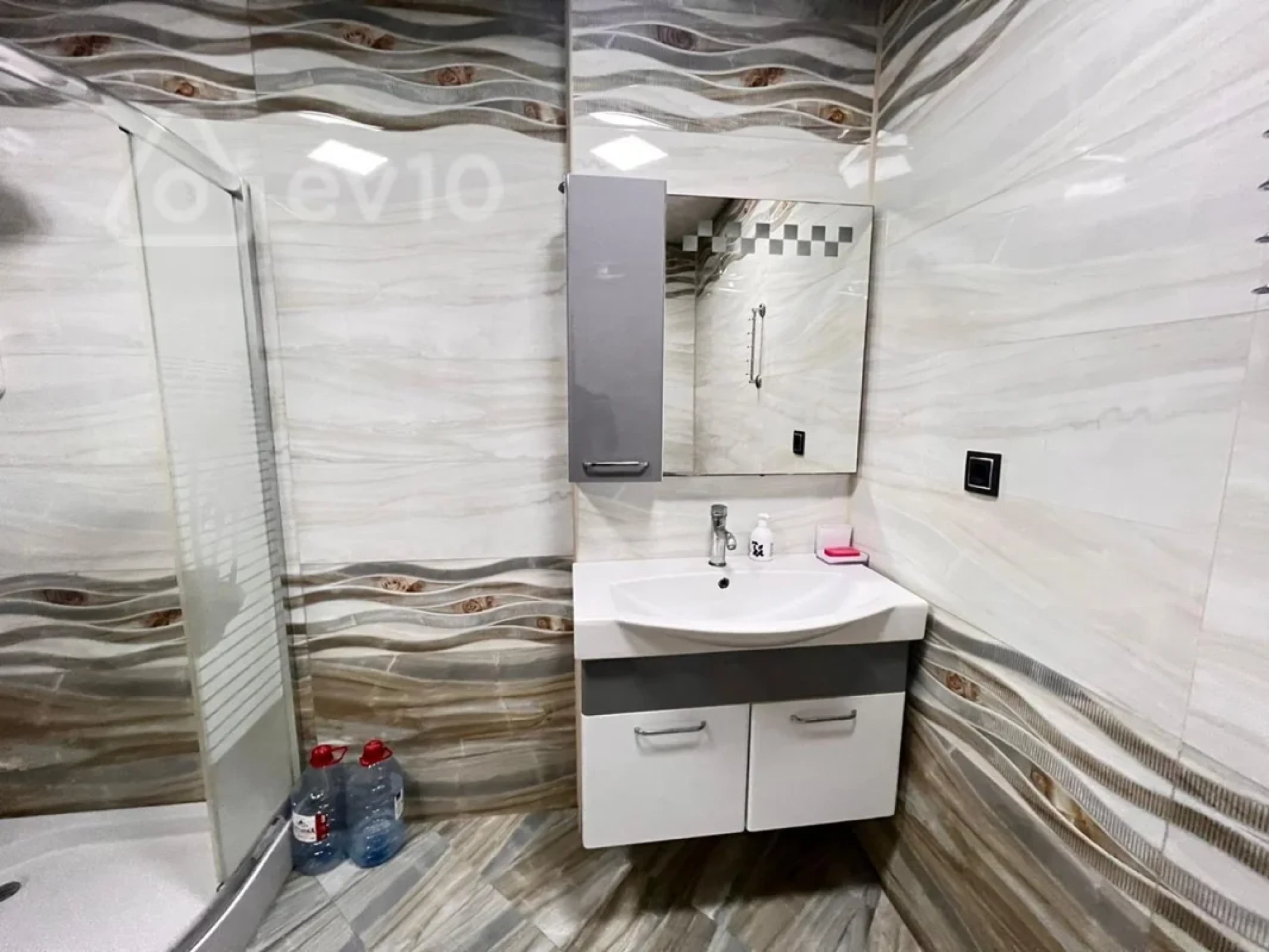 Kirayə verilir 2 otaqlı yeni tikili 60 m²