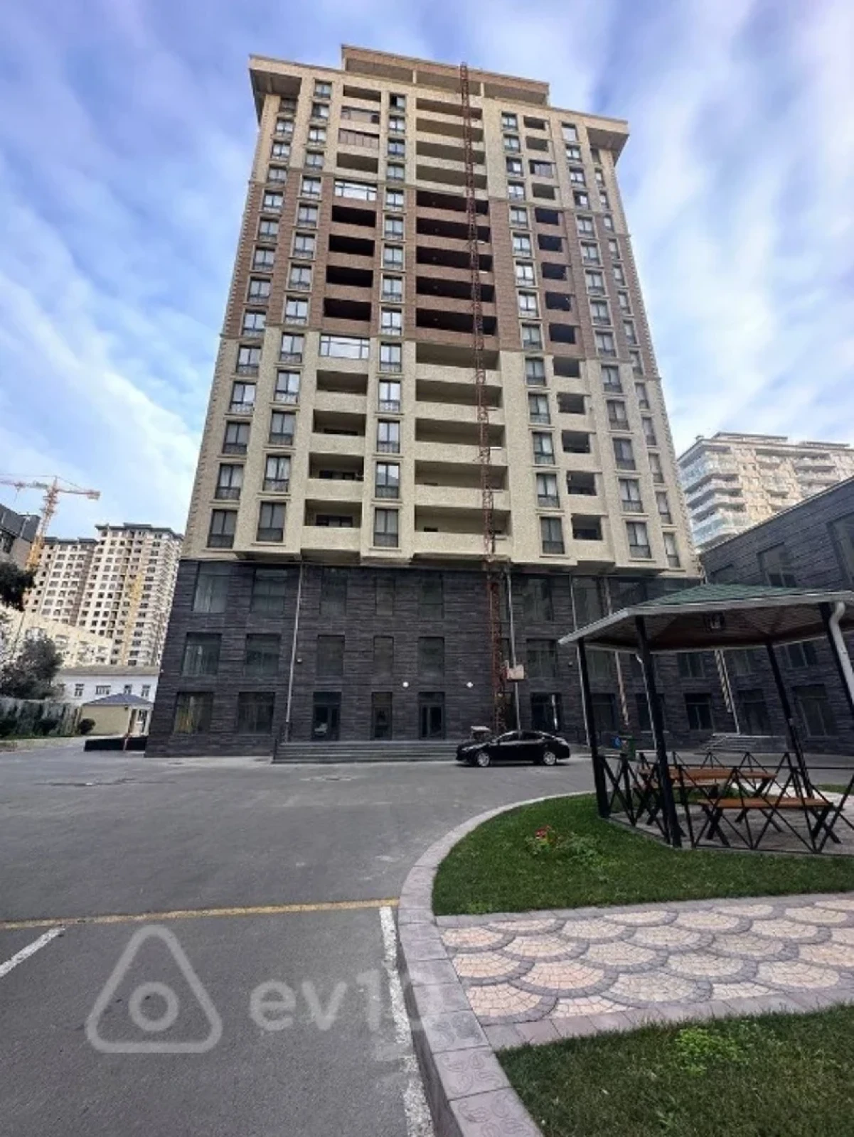 Kirayə verilir 3 otaqlı yeni tikili 98 m²