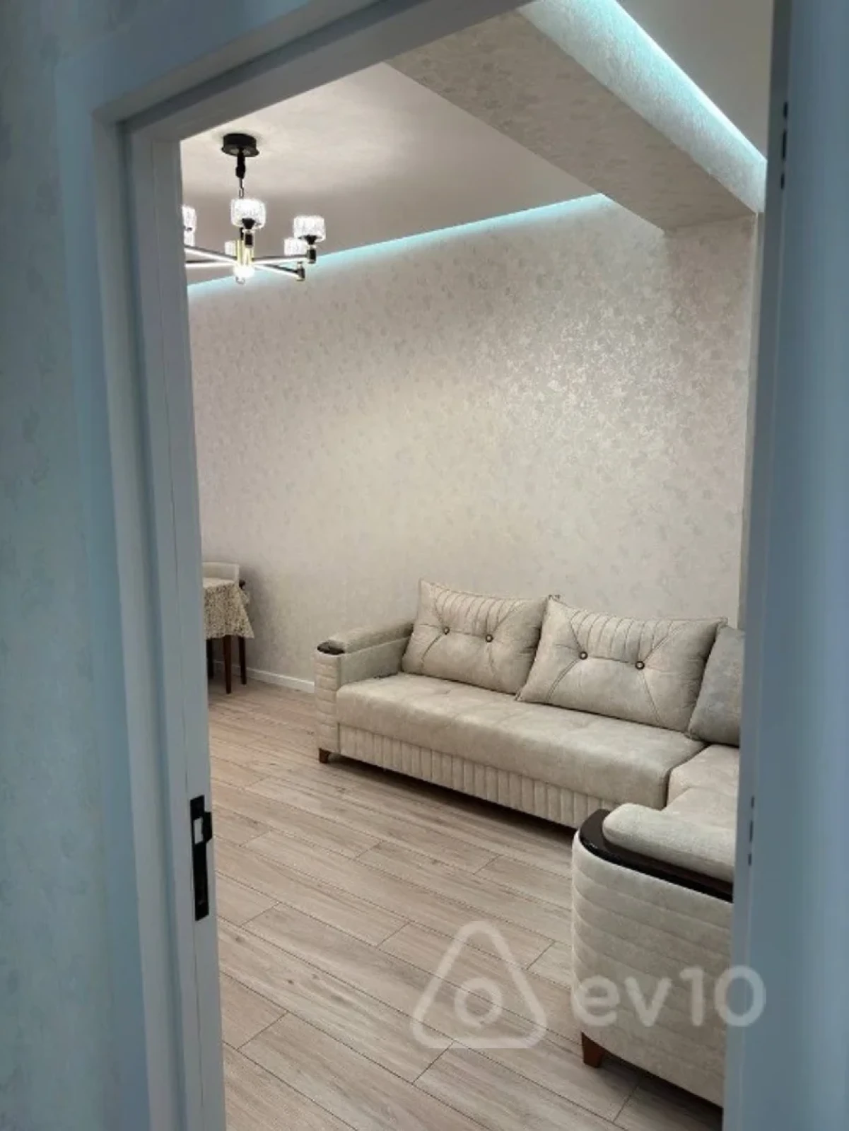 Kirayə verilir 3 otaqlı yeni tikili 98 m²