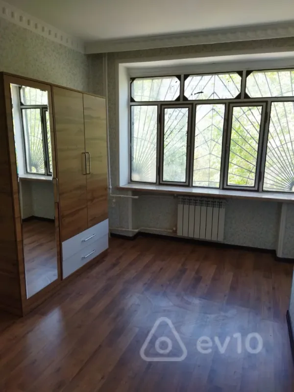 Kirayə verilir 2 otaqlı köhnə tikili 55 m²