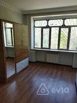 Kirayə verilir 2 otaqlı köhnə tikili 55 m²