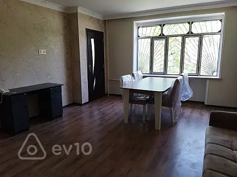 Kirayə verilir 2 otaqlı köhnə tikili 55 m²