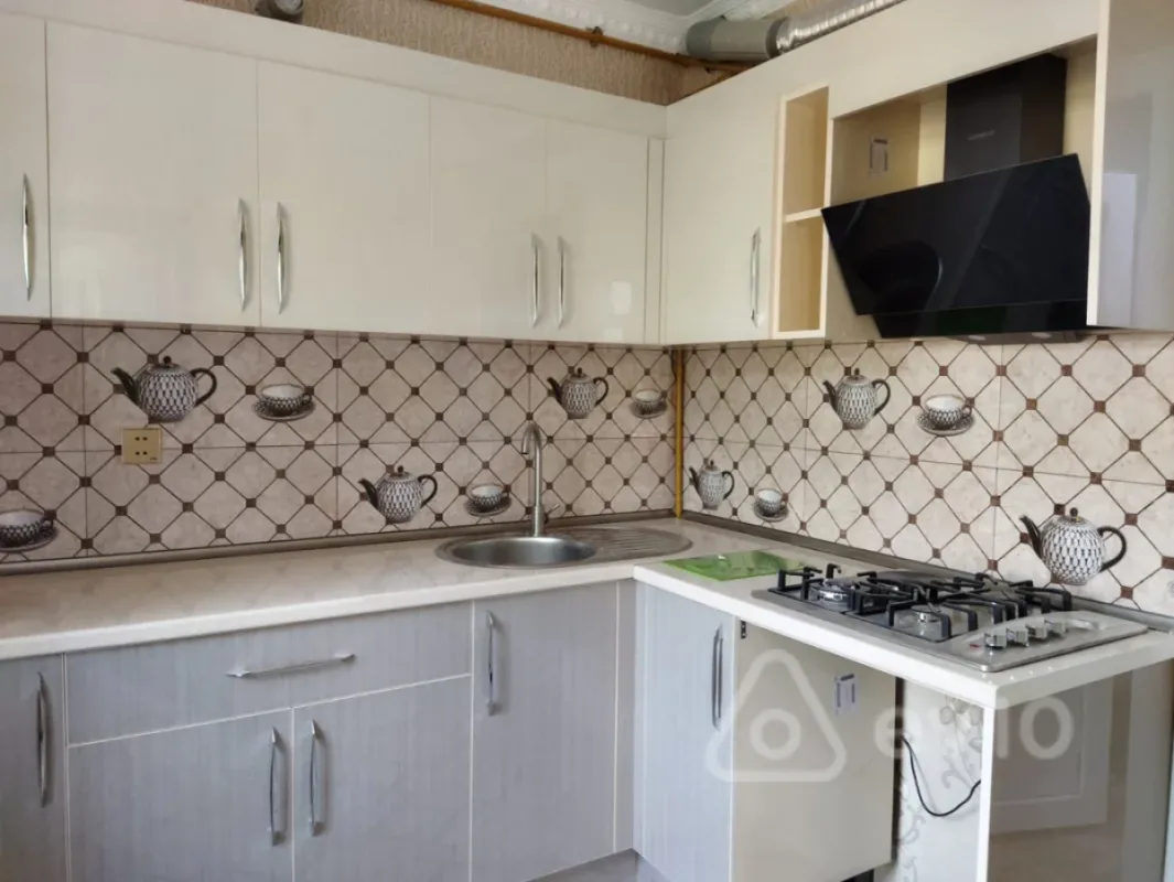 Kirayə verilir 2 otaqlı köhnə tikili 55 m²