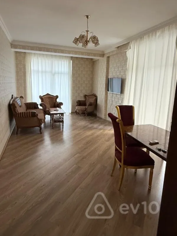 Kirayə verilir 2 otaqlı yeni tikili 80 m²