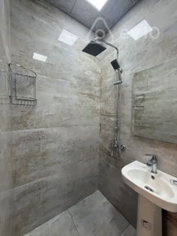 Kirayə verilir 2 otaqlı yeni tikili 68 m²