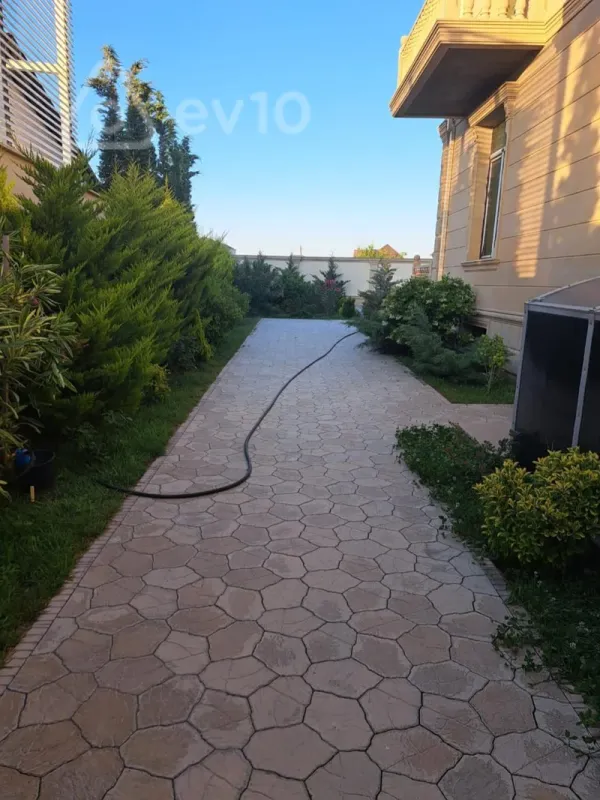 Satılır 6 otaqlı həyət evi 400 m²