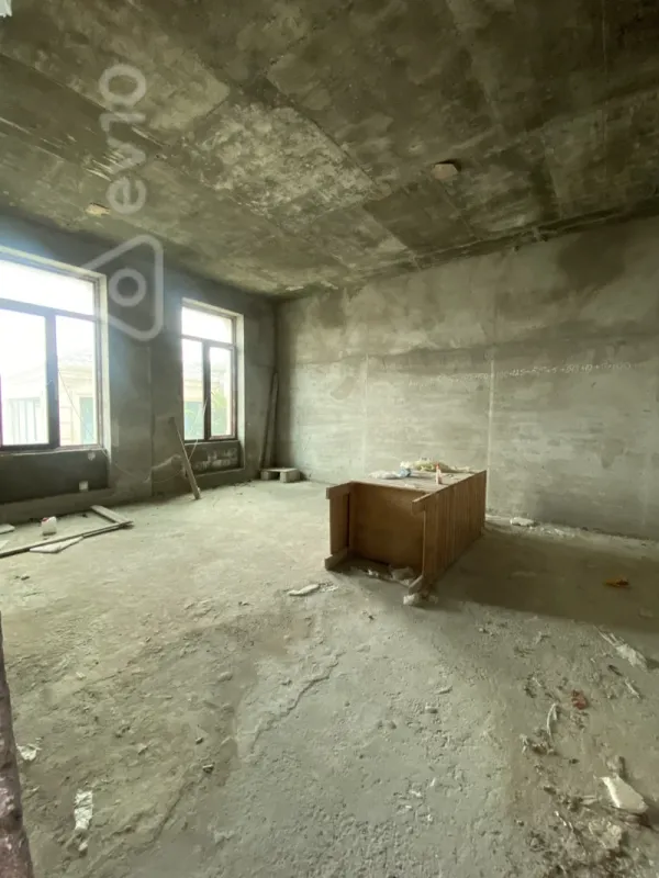 Satılır 6 otaqlı həyət evi 400 m²