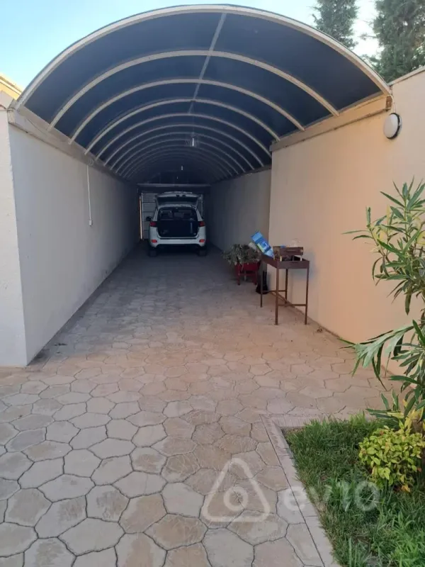 Satılır 6 otaqlı həyət evi 400 m²