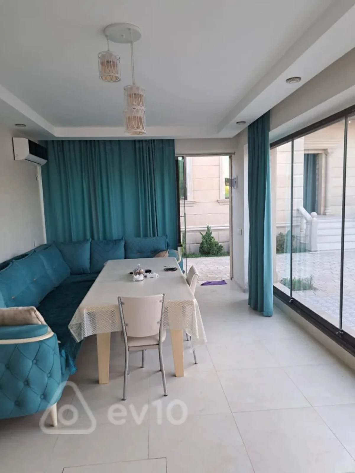 Satılır 6 otaqlı həyət evi 400 m²