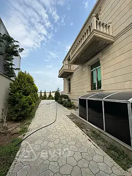 Satılır 6 otaqlı həyət evi 400 m²